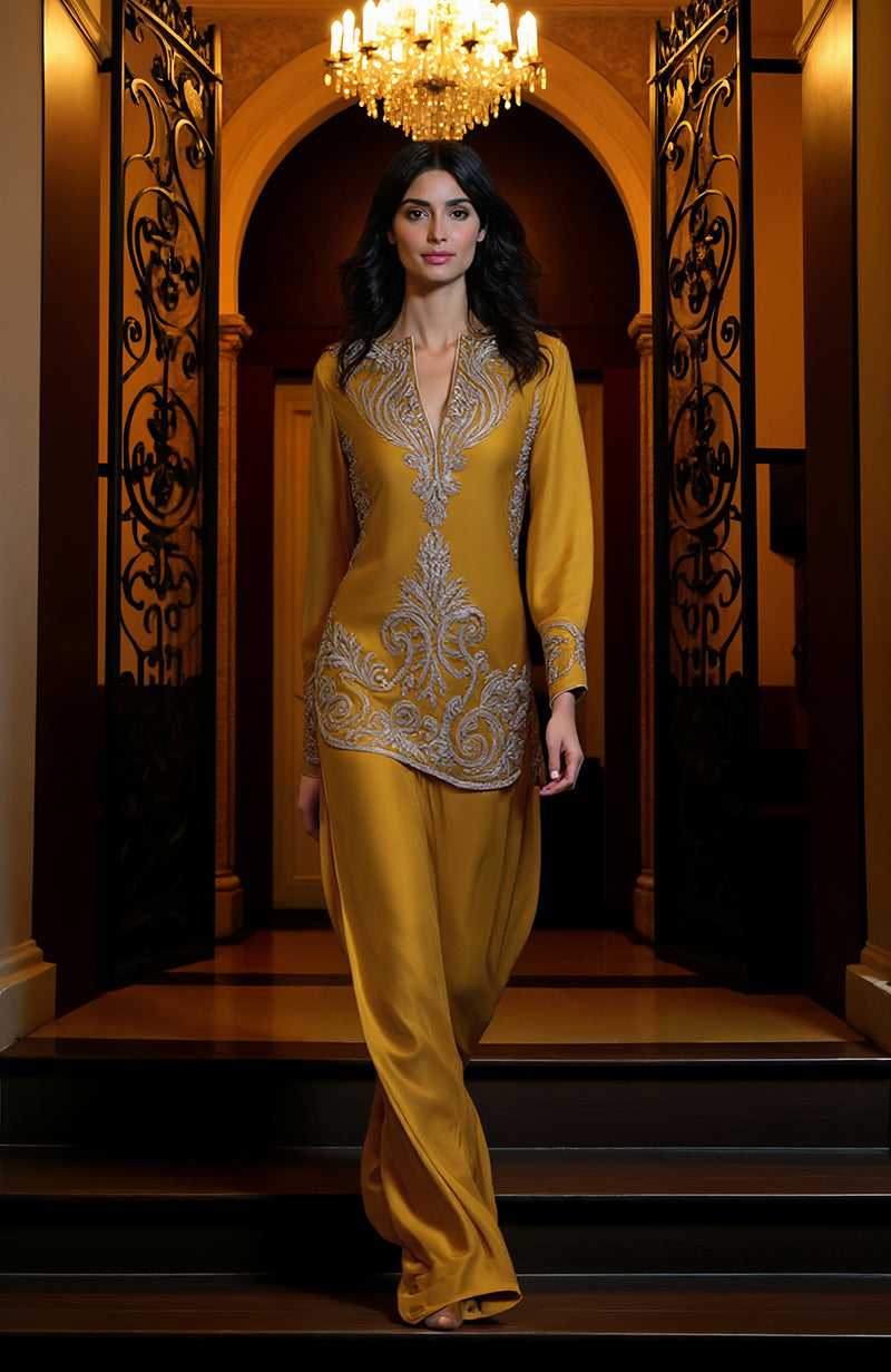 Pepper Stem Embroidered Tunic Set
